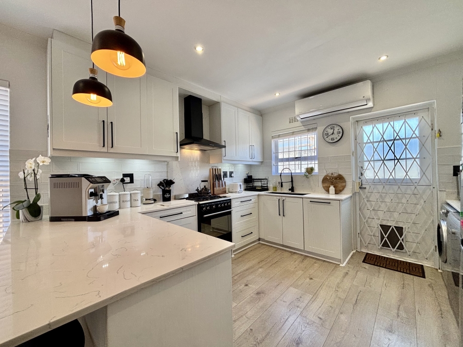 3 Bedroom Property for Sale in Sunningdale Western Cape